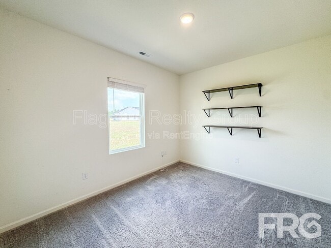 Building Photo - 303 Kenison Way