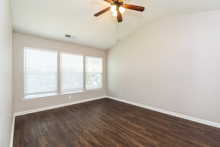 Building Photo - 2728 Wingdale Dr