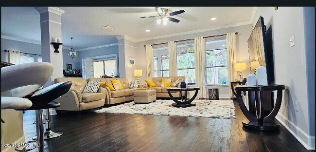 Building Photo - 178 Carrier Dr