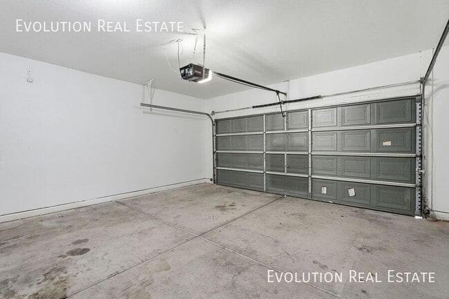 Building Photo - 3130 S 81st St