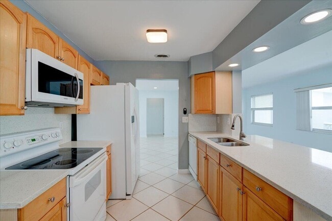 Building Photo - 2086 SW 12th Ave