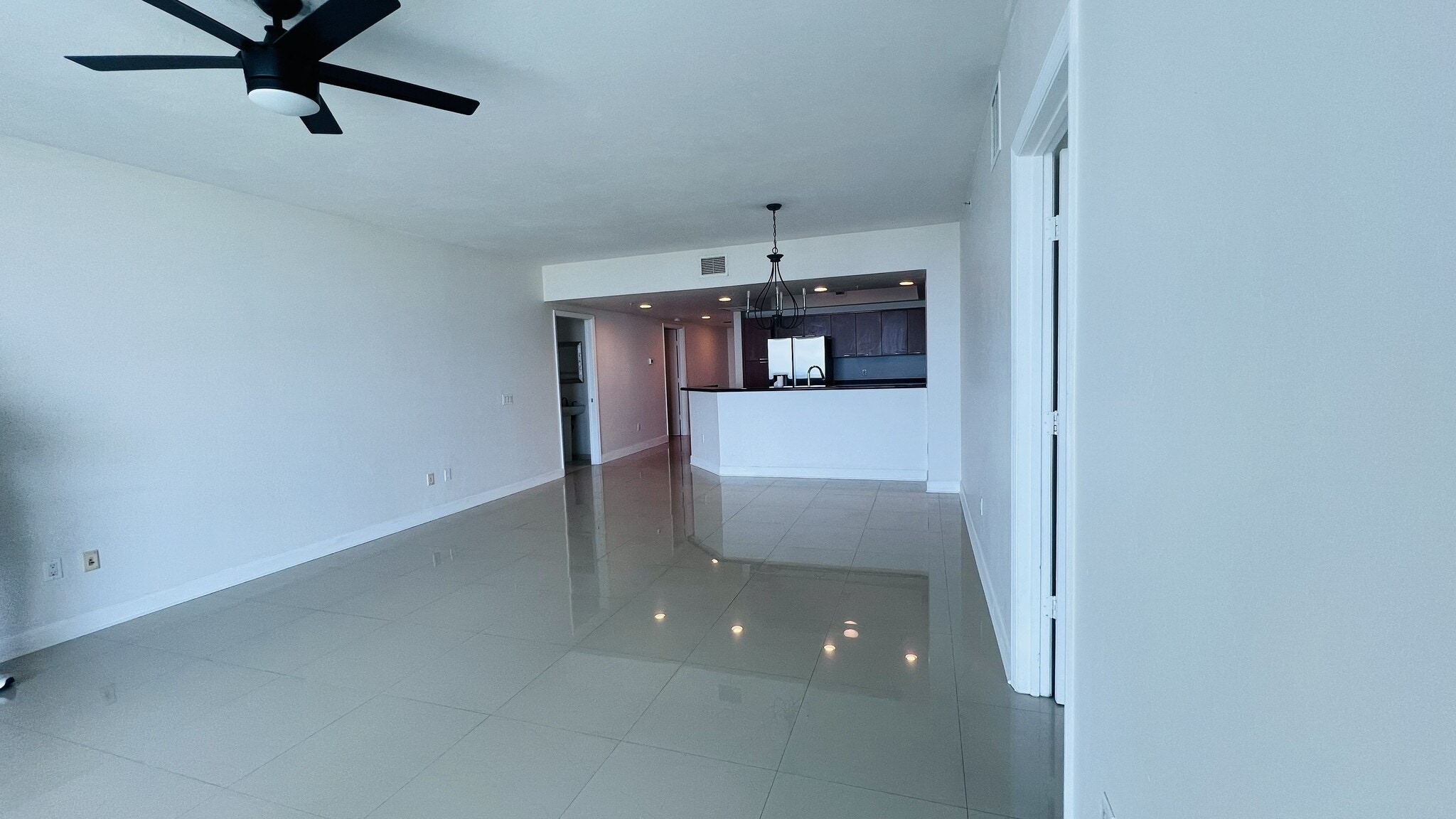 Building Photo - 15051 Royal Oaks Ln
