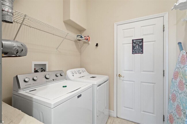 Building Photo - 7939 Sea Pearl Cir