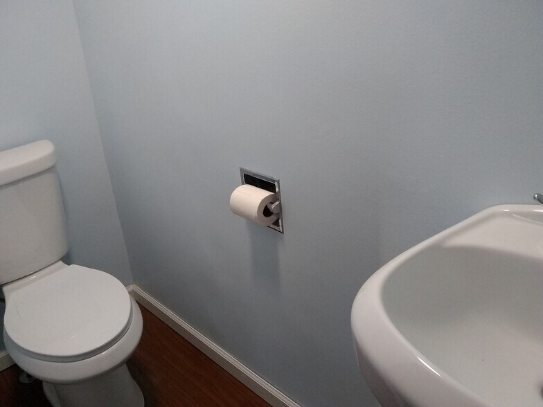 Half Bath (downstairs) - 2105 Eastlawn Pkwy