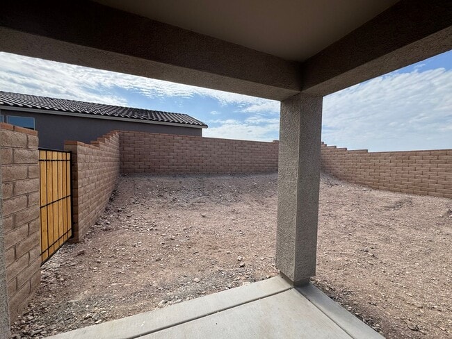 Building Photo - Laughlin Ranch New 3 Bed, 2 Bath close to Water, on Parkway
