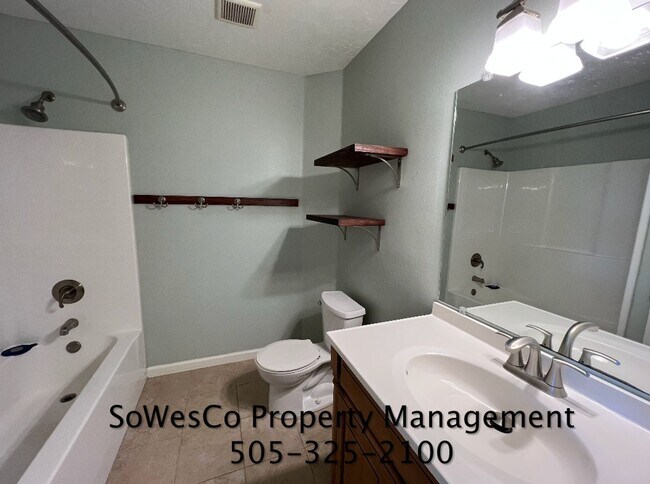 Building Photo - FOUR Bedroom Newer Home in Aztec