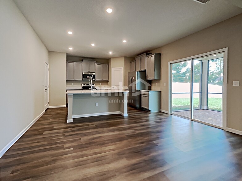 Building Photo - 132 Edge Park Trl