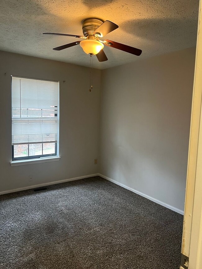 Building Photo - 365 Deputy Ln