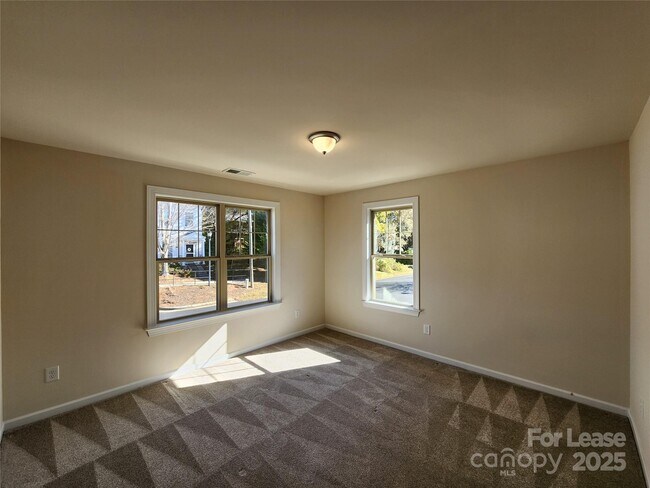 Building Photo - 326 Sadie Dr