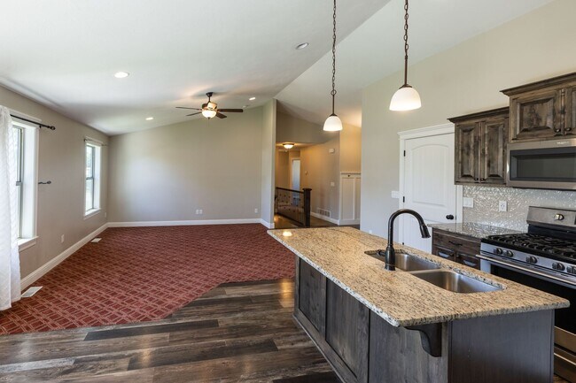 Building Photo - BEAUTIFUL 5 BED 3 BATH HOME IN FIRTH