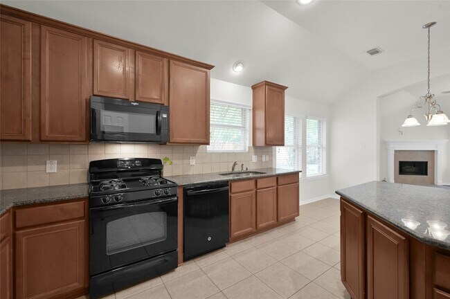 Building Photo - 10 Barker Ridge Ct