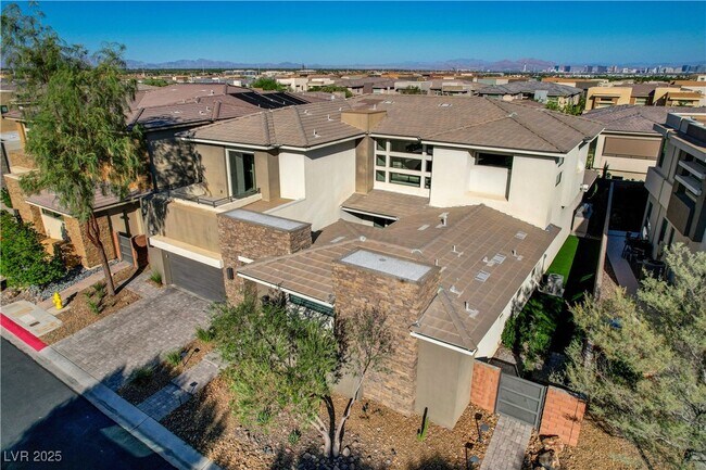 Building Photo - 68 Grey Feather Dr