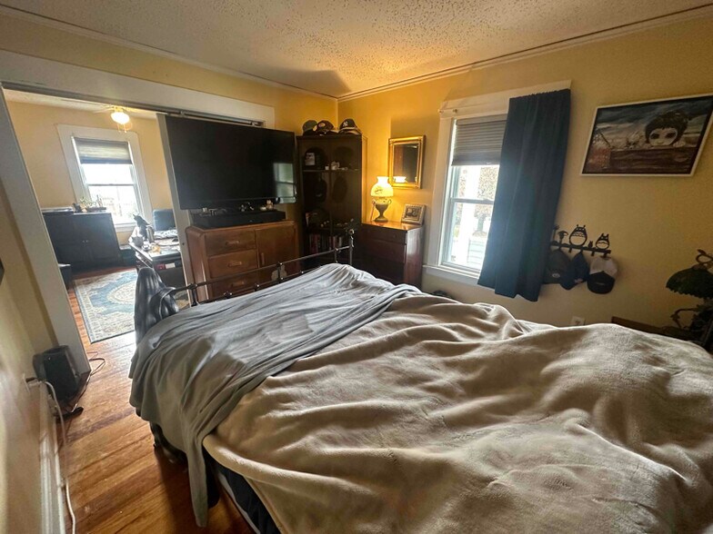 Building Photo - 50 Westbury Park Rd