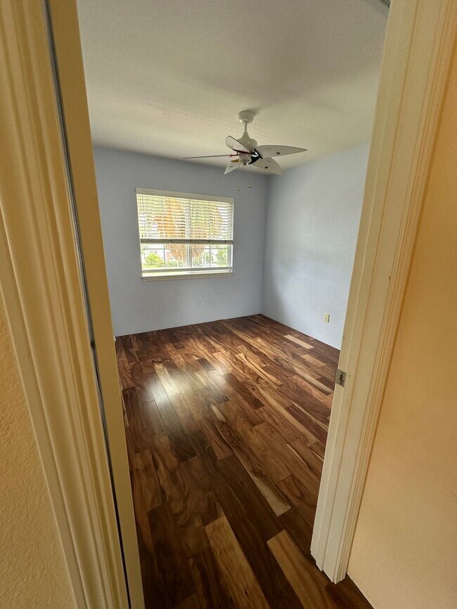 Building Photo - Available Now!  Beautiful 4 BD / 3 BA House in Ocean Pointe!