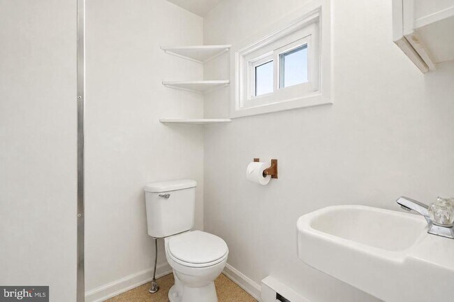 Building Photo - 420 London Dr