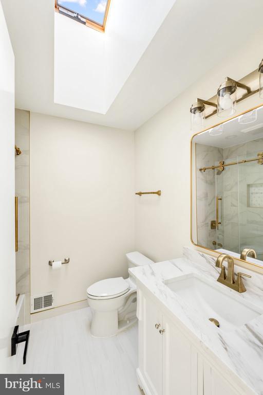 Building Photo - 700 N Mansfield St