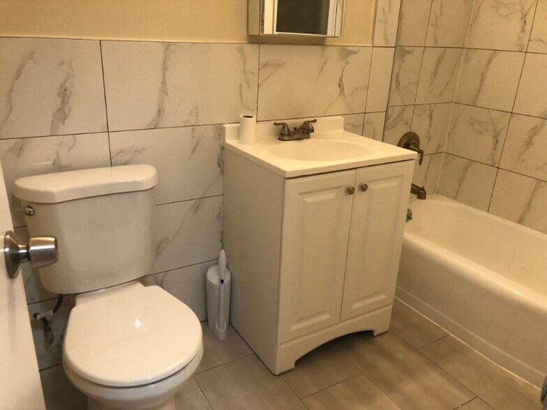 Building Photo - 147 Main St