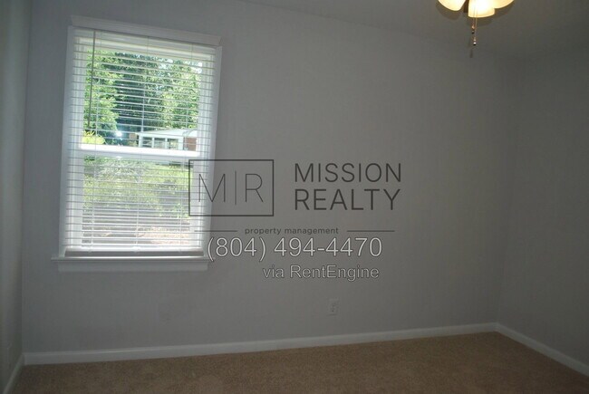 Building Photo - 8030 Willow Ave