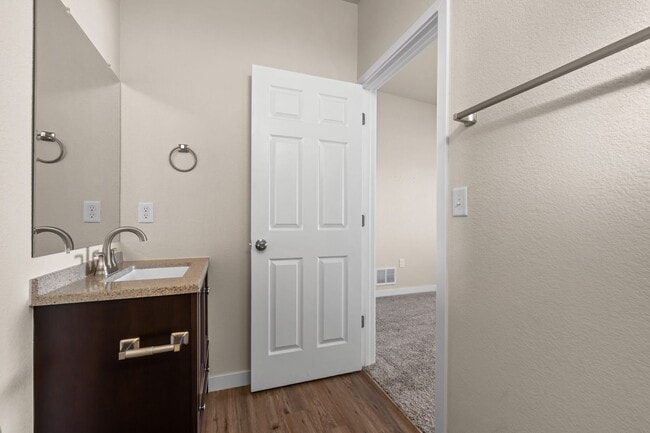 Building Photo - 753-753 E Laporte Dr