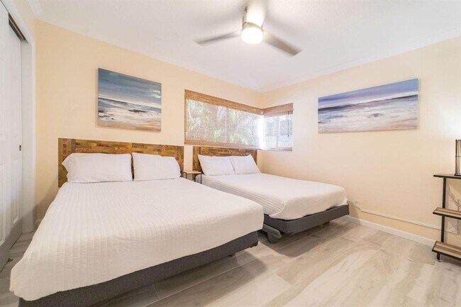 Building Photo - 2101 NE 15th St