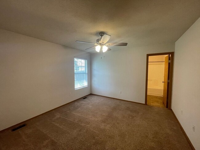 Building Photo - 3 Bedroom in Republic School District!