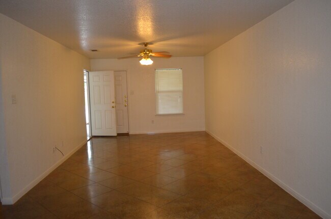 Building Photo - 501 Bonnie Dr
