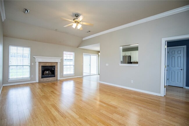 Building Photo - 518 Topaz St
