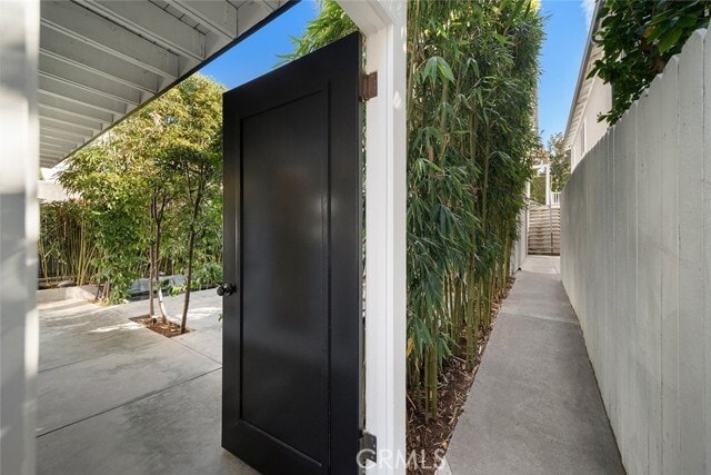 Building Photo - 435 Dahlia Ave