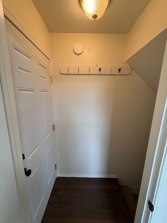 Building Photo - Spacious 4 Bedroom Home *Pet Friendly*