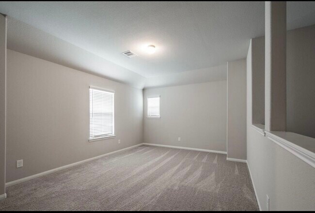 Building Photo - 17542 Holroyd Rd