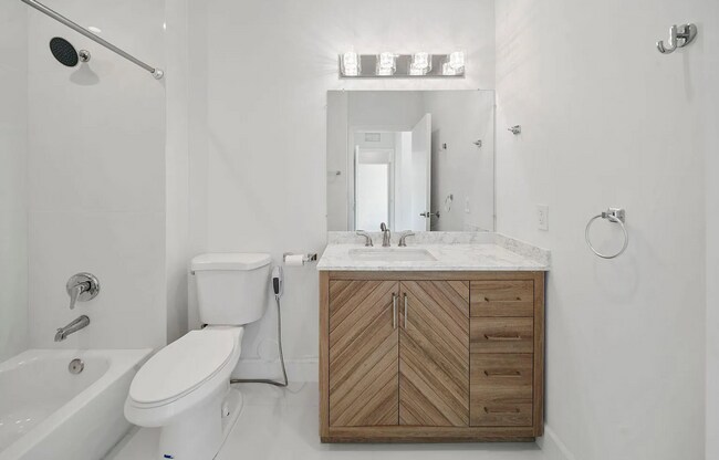 Building Photo - Breathtaking City Views from This Nordica ...