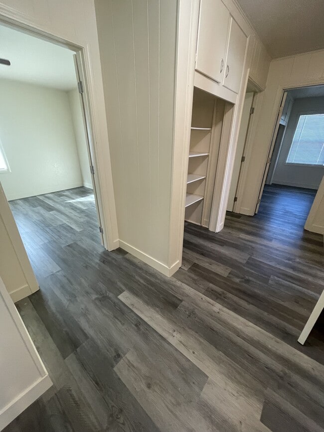 Building Photo - 1215 Whyler Rd