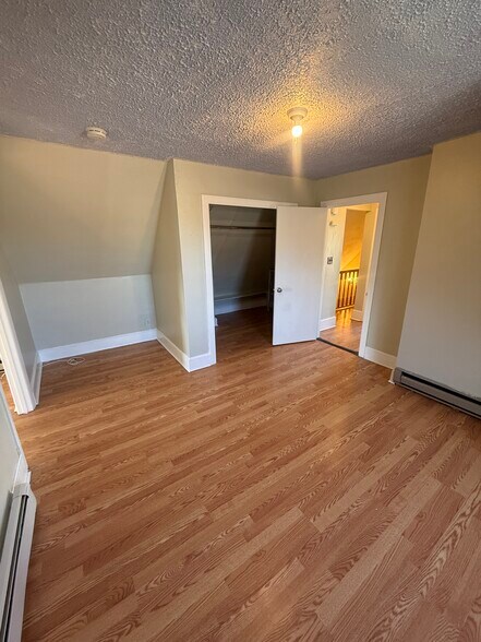 Building Photo - 569 Main St