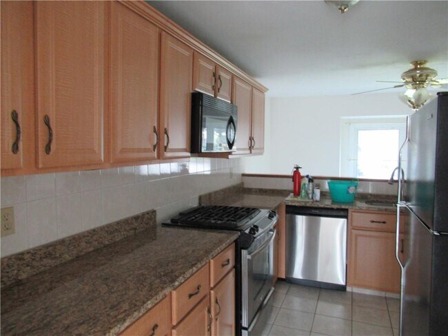 Building Photo - 40 Waterview Dr