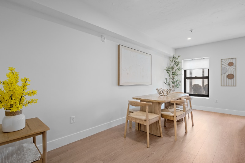 Building Photo - 416 Main St