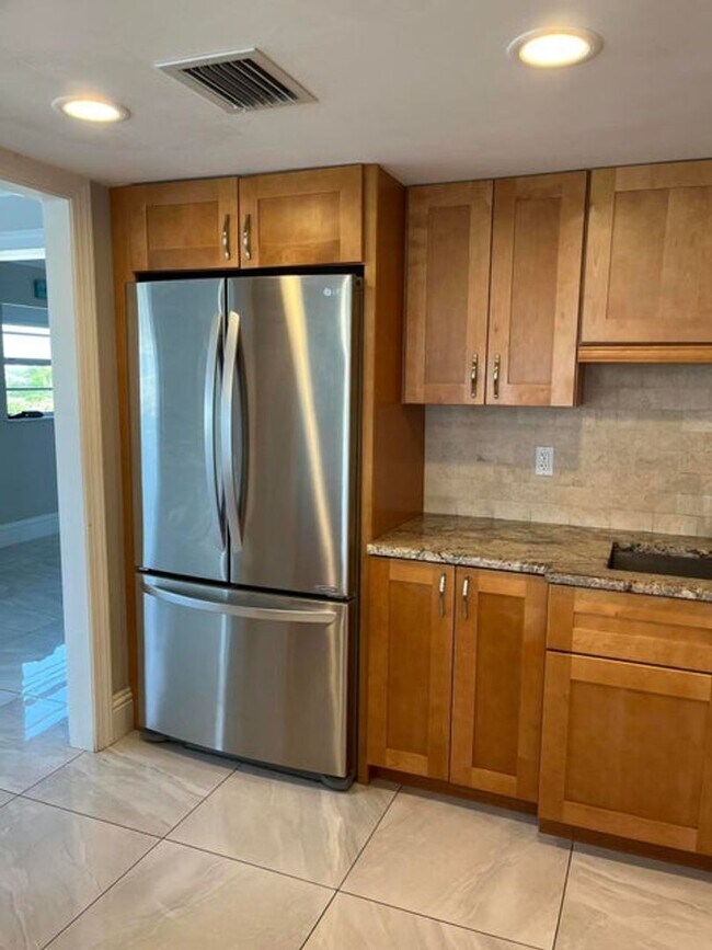 Building Photo - 155 Yacht Club Dr