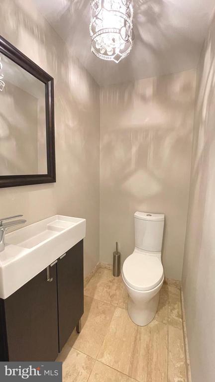 Building Photo - 324 Avon St