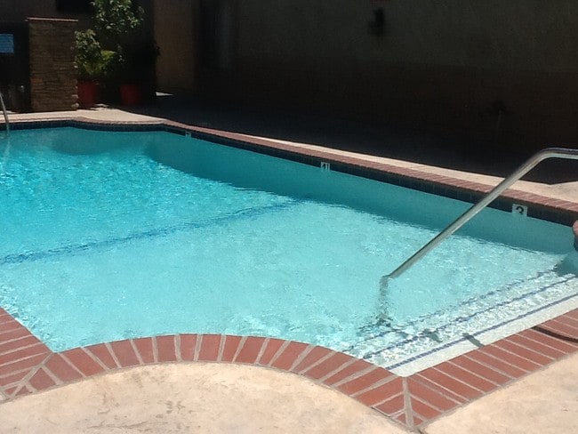 Building Photo - 24851 Walnut St