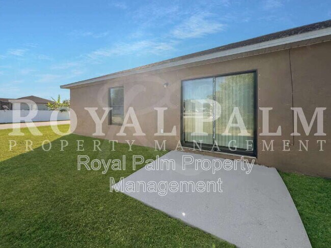 Building Photo - 111 SE 2nd Ave