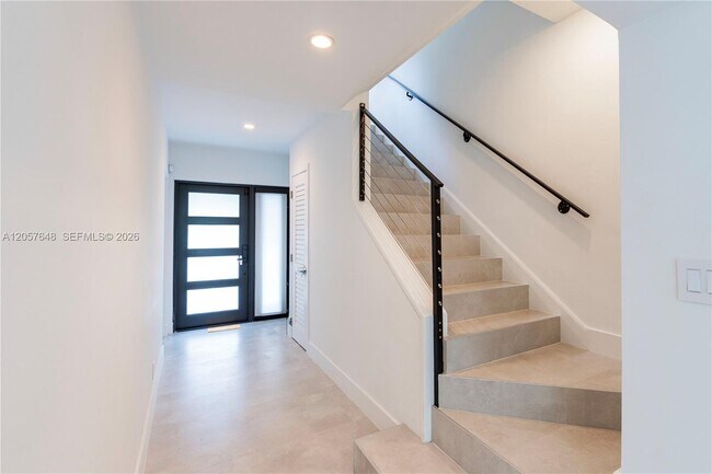 Building Photo - 925 Algaringo Ave