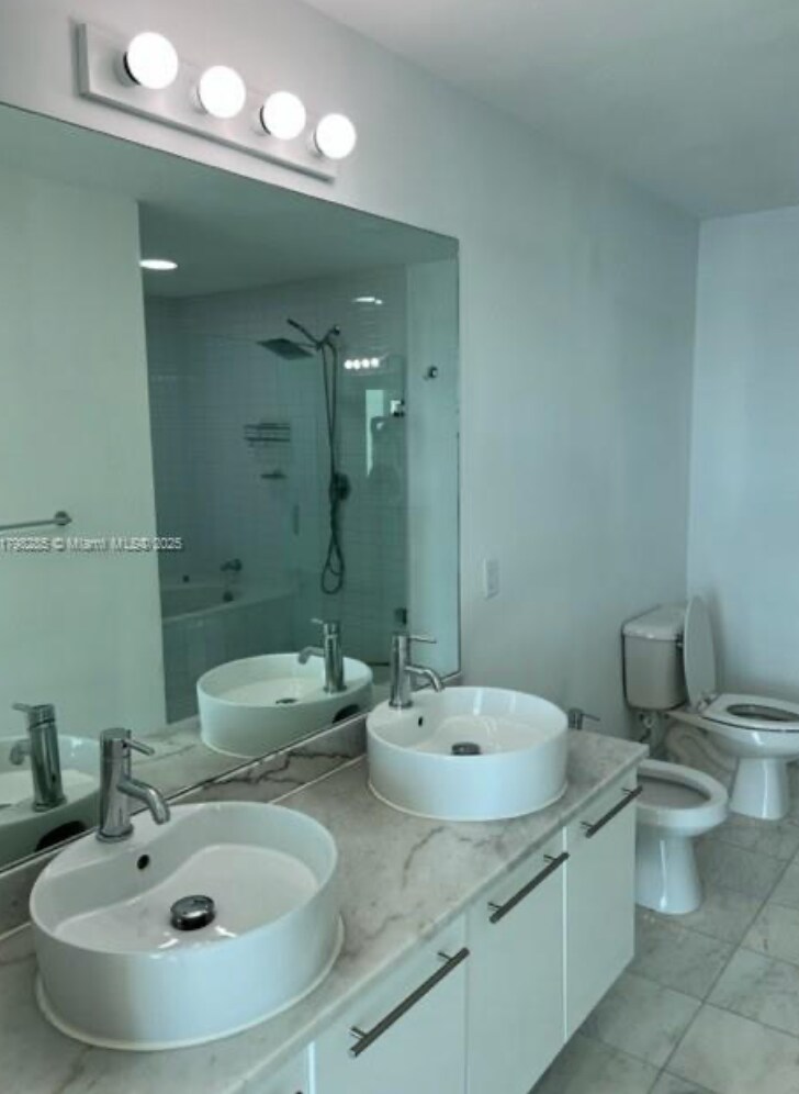 Building Photo - 888 Biscayne Blvd