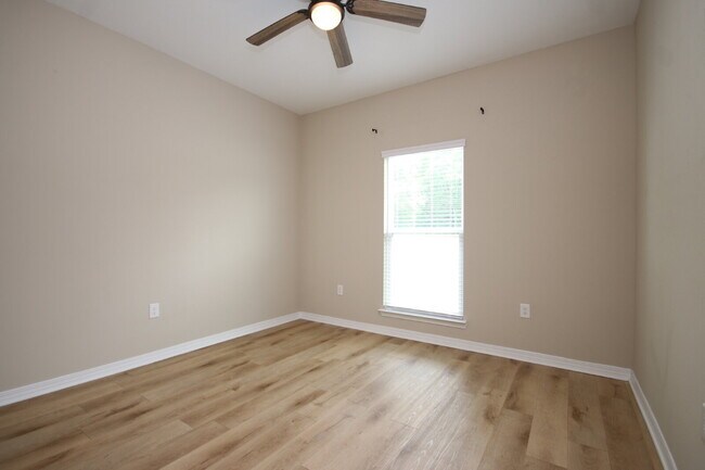 Building Photo - Enjoy Country Living with Modern Comforts!  3BR/2BA Home  with Granite Countertops, Covered Porch...
