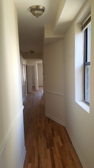 Building Photo - 2243 W Rosemont Ave