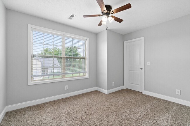 Building Photo - Pet Friendly Four Bedroom!