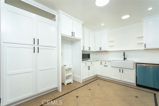 Building Photo - 5124 N Maywood Ave