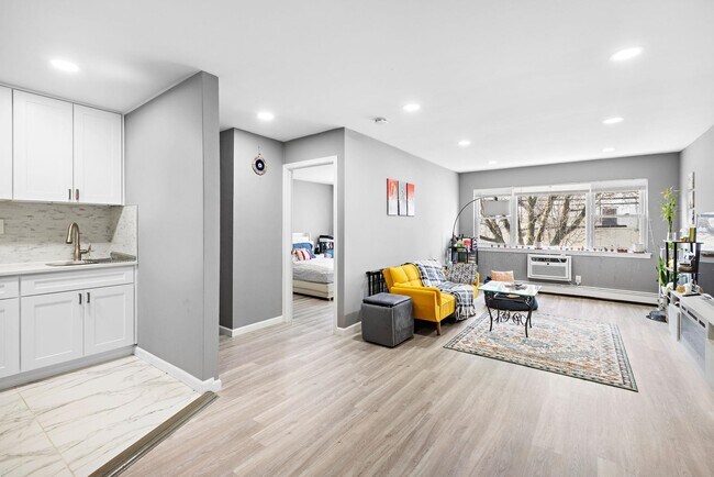 Building Photo - 120 32nd St