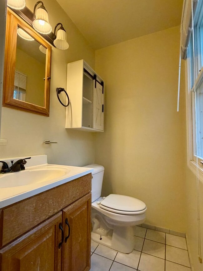 Building Photo - Charming 3bdr Brick Rancher in the Heart of Williamsburg, VA