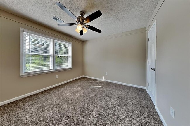 Building Photo - 44 Oak Landing Ct S