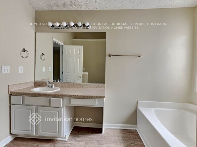 Building Photo - 4465 High Gate Dr NW