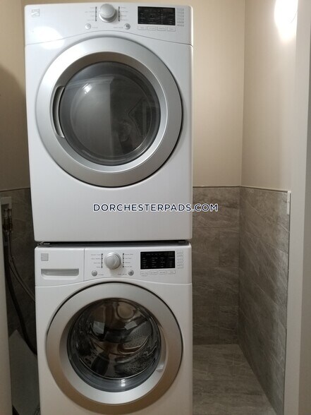 Building Photo - 273 Hancock St